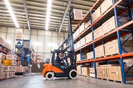 Lựa chọn cầu trục hay xe nâng hàng ? 7 Xe nâng điện